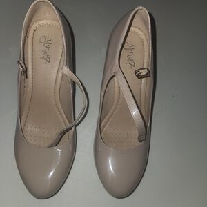 Women's YNot Patent Leather Mary Jane Pumps in Nude Size 11